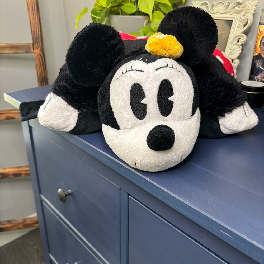 Disney Classic Minnie Mouse Pillowpet